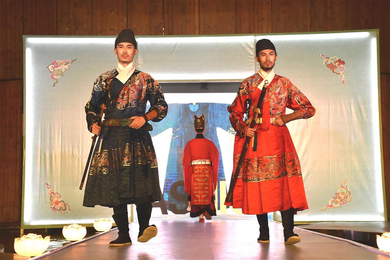 China Community Culture & Art Hotel Циндао Екстериор снимка