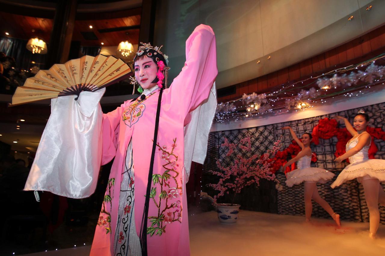 China Community Culture & Art Hotel Циндао Екстериор снимка