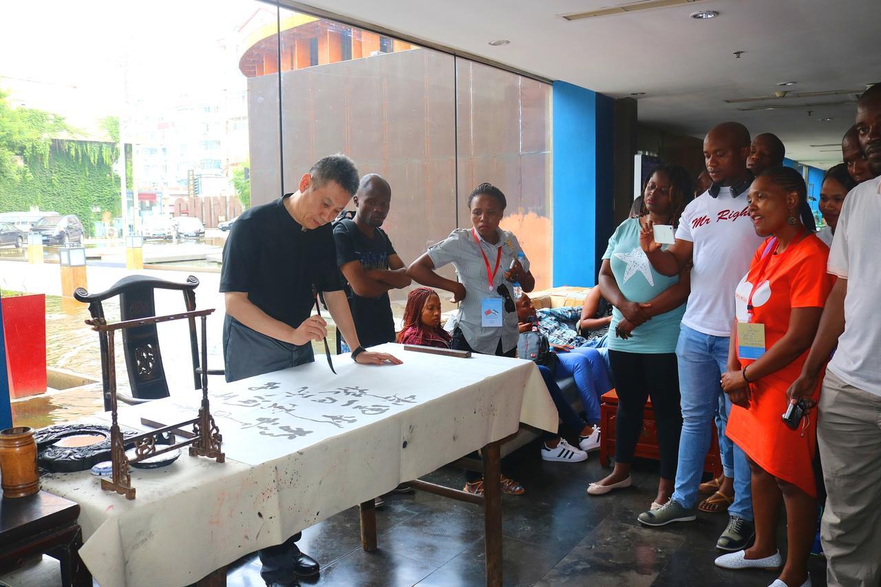 China Community Culture & Art Hotel Циндао Екстериор снимка