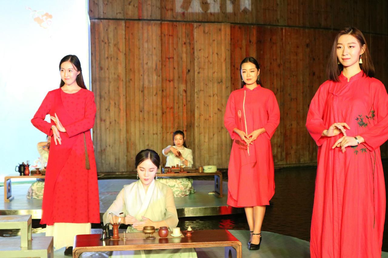 China Community Culture & Art Hotel Циндао Екстериор снимка